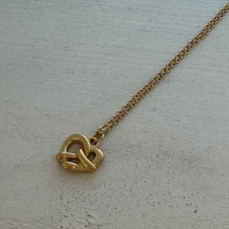 2605NC0389 / Pretzel motif Necklace（Gold）