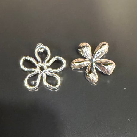 2604PR0842 / Asymmetry flower pierce（Silver）