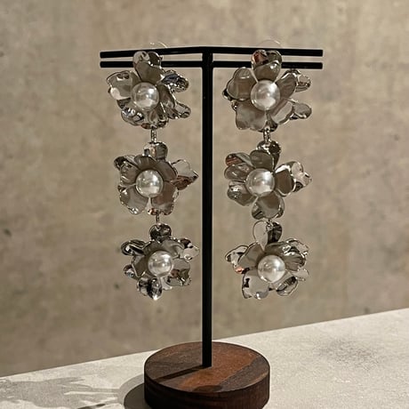 2402PR0659 / Connect flower pearl long Pierce（Silver）