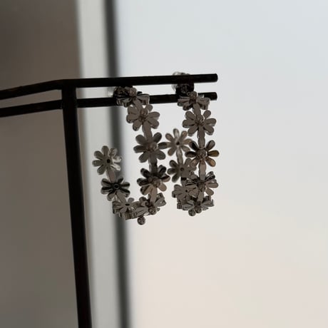 2603PR0841 / Flower hoop pierce（Silver）
