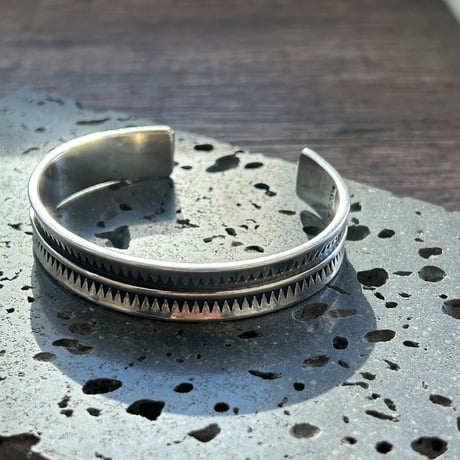 【Select】IM24AC_BRL010 / Jagged Pattern Bangle（Silver）