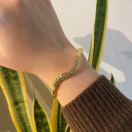 2401BR018 / Craft wave irregular bangle（Gold）