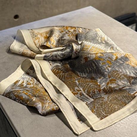 2501GS037(S)/ vintage flower print scarf（White/flower）