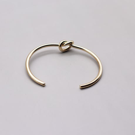 2408BR0055／Metal Knot Twisted Bangle（Gold）