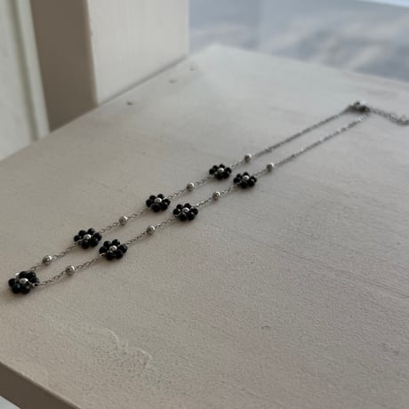 2603NC0380 / Beads Flower Necklace（Silver/ Black）