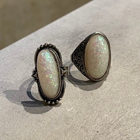 2403RG0426 / Antique white shell stone ring（Silver）