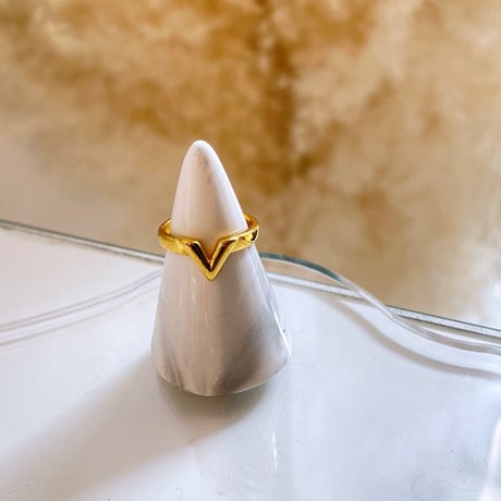 2406RG0476 / V letter mini ring（Gold)