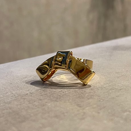 2405RG0472 / Ribbon motif ring（Gold）