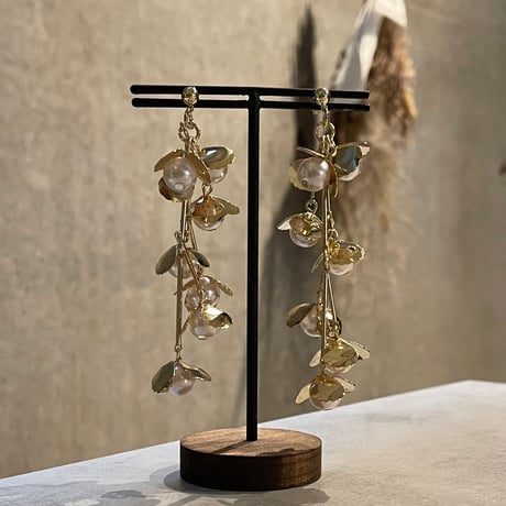 2501PR0744 / Metal pearl long tassel studs pierce（Gold）