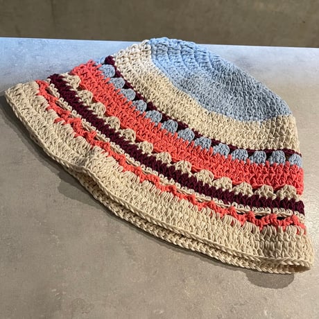 2504HW0081(S) / Contrast color knit bucket hat（White）