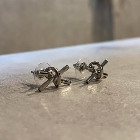 2404PR0695 / Mini knot cross Pierce（Silver）