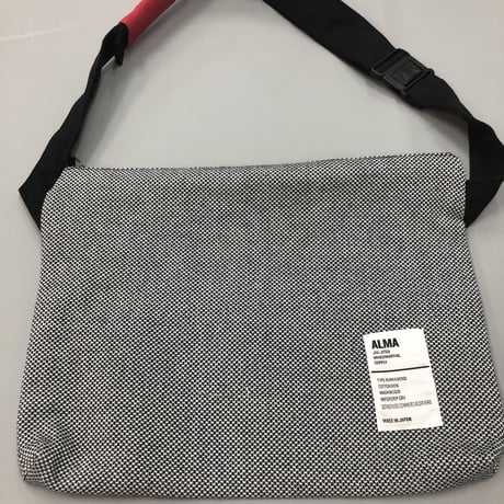 ALMA  サコッシュ
