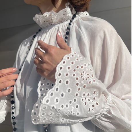 frill white tops