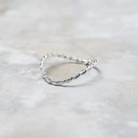 シルバーウェーブツイストロープリング 0.8mm×2 鏡面 3号～27号｜WKF WAVE TWIST ROPE RING 0.8×2 sv gloss｜FA-1080