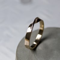 PGPピンクゴールドワンポイント1/2ツイストリング 3.0mm幅 鏡面 3号～27号｜WKS PGP ONEPOINT 1/2 TWIST RING 3.0 bs mirror｜FA-437
