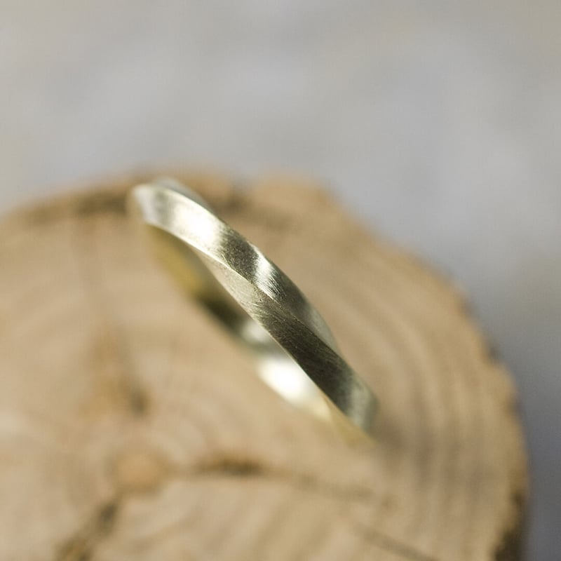 真鍮スクエアツイストリング 2.5mm幅 つや消し 3号～27号｜WKH SQUARE