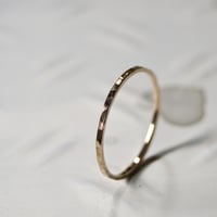 PGPピンクゴールドフラットリング 1.0mm幅 槌目 3号～27号｜WKS PGP FLAT RING 1.0 bs hammer｜FA-434