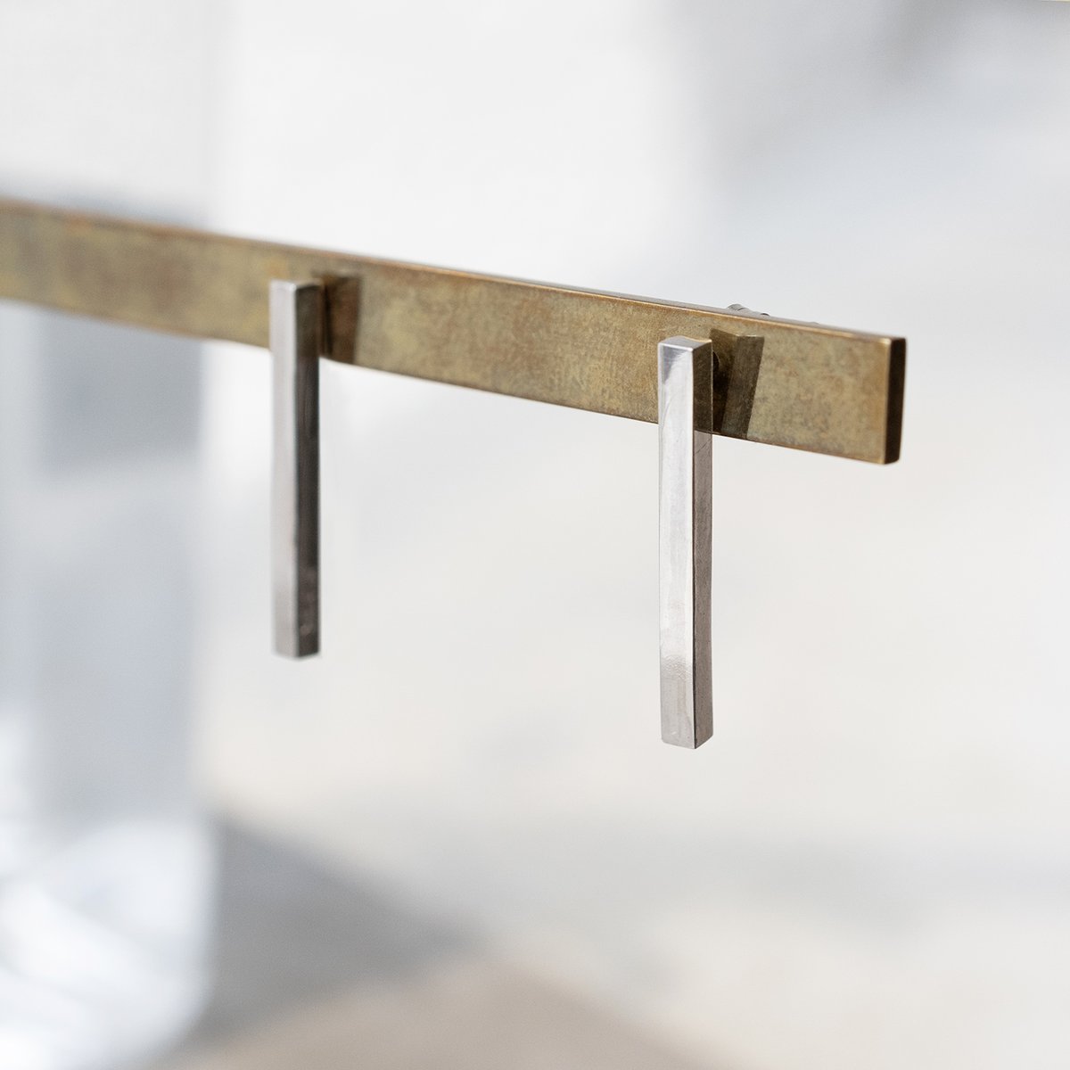 シルバースクエアスティックピアス 2.0mm幅×20mm 鏡面 1ペア｜WKF