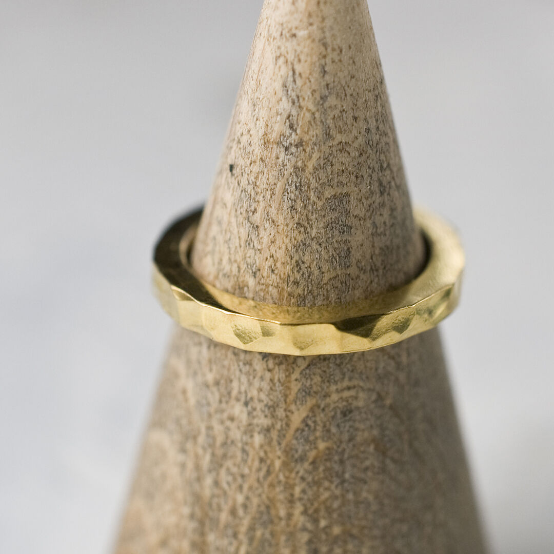 K24GPゴールドシックフラットリング 2.5mm幅 槌目 3号～27号｜WKH