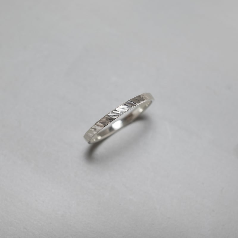 シルバーシンフラットリング 2.0mm幅 斜槌目｜FA-1142 | WAS KNOT WAS