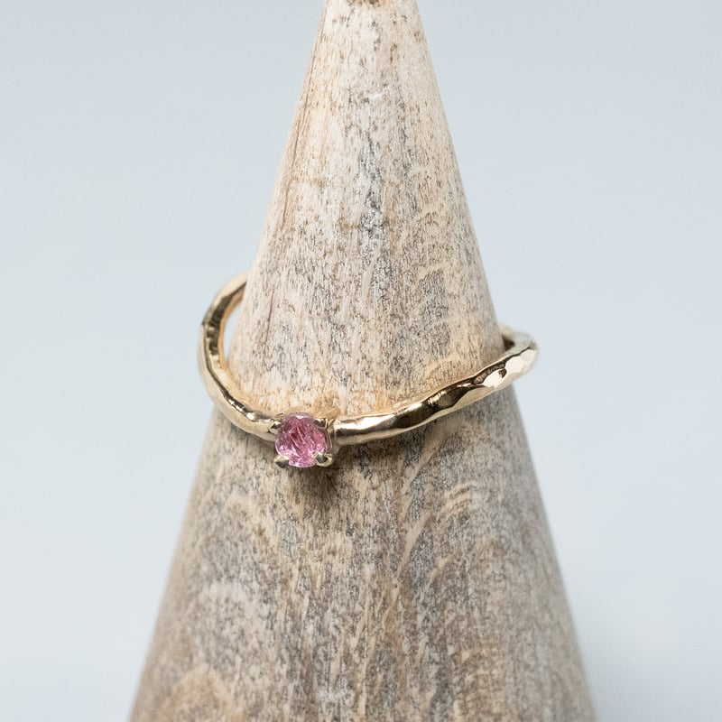 ピンクトルマリン ラウンド3mm K18GPゴールドウェーブプレーンリング