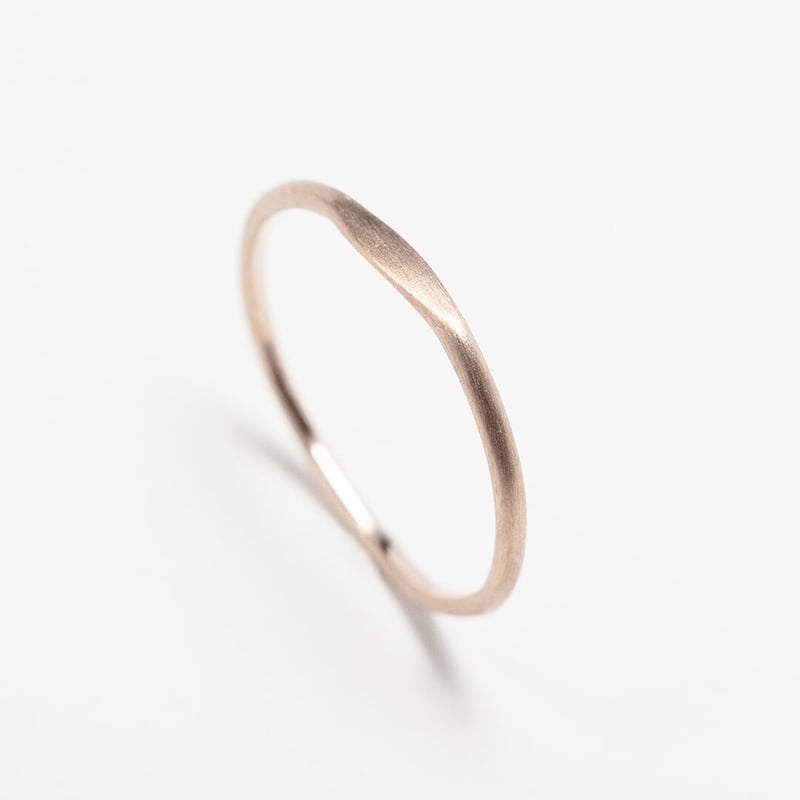 K18PG シグネチャー風 鍛造リング K18PGピンクゴールドワンポイント槌目プレーンリング 1.2mm幅 つや消し