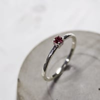 ロードライトガーネット ラウンド3mm シルバープレーンリング 1.5mm幅 槌目｜RHODOLITE GARNET RD3mm PLANE RING 1.5 sv hammer finish｜290
