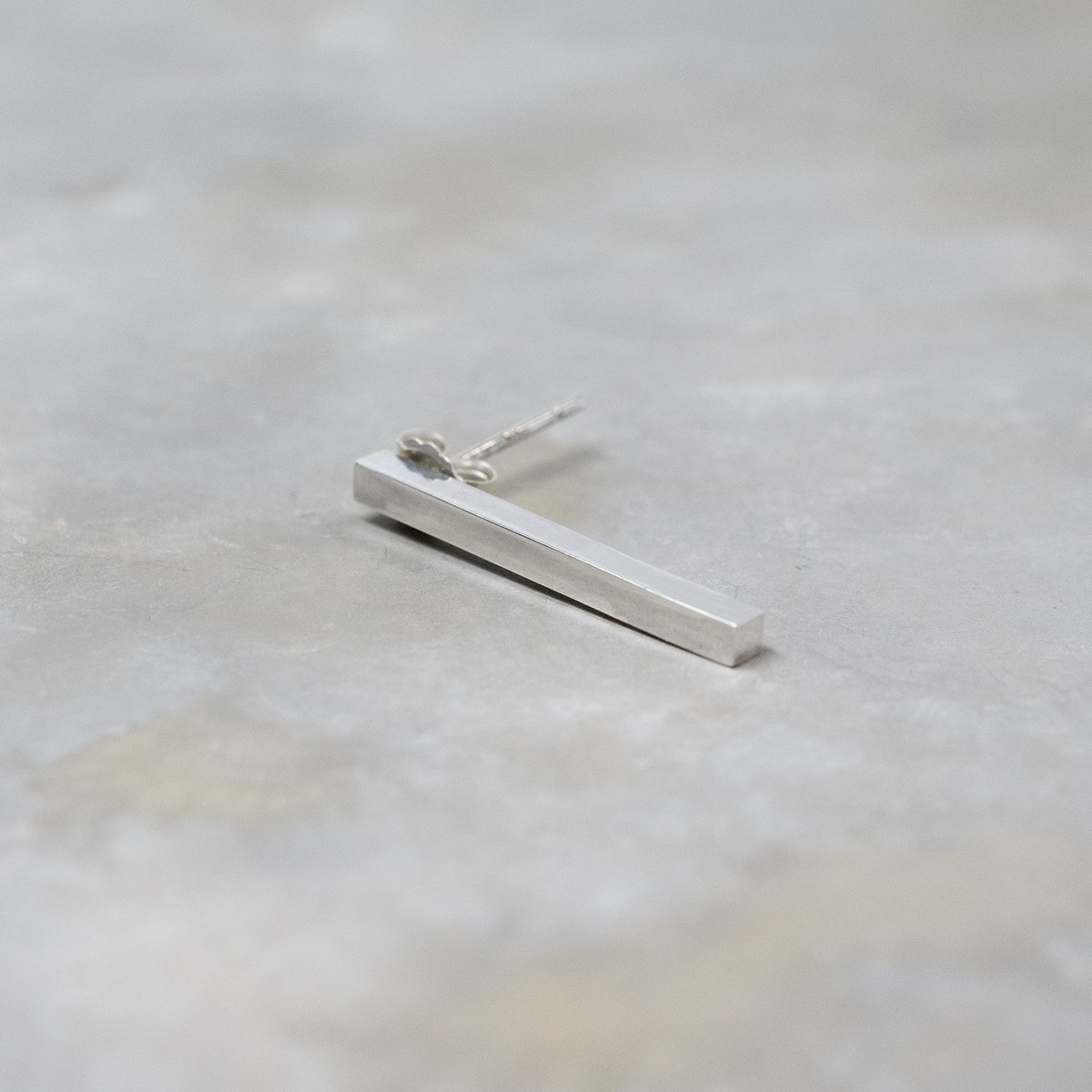 シルバースクエアスティックピアス 2.0mm幅×20mm 鏡面 1ピース｜WKF
