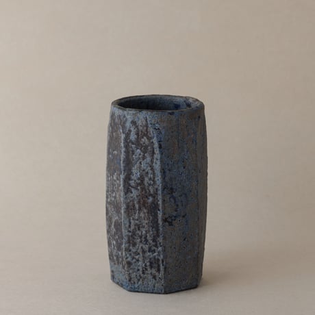 田鶴濱守人　呉須灰釉面取り花器