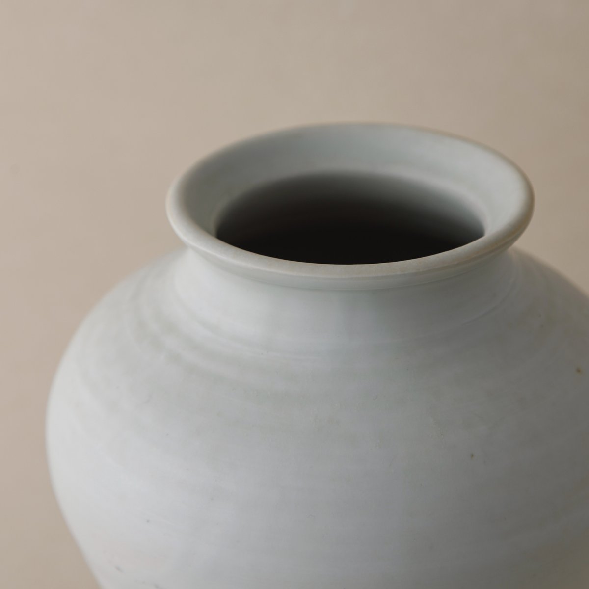 境知子 白磁花器 | STORY