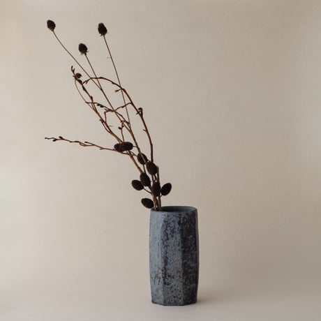 田鶴濱守人　呉須灰釉面取り花器