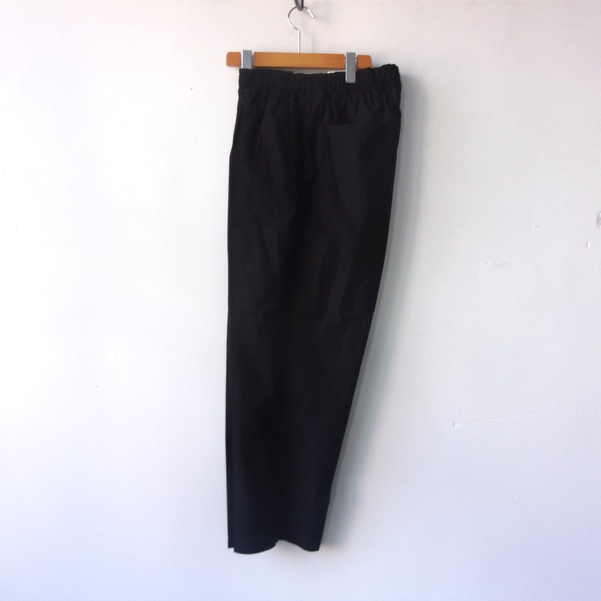 FARAH ファーラーより、強撚コットンを使用したイージー ワイド