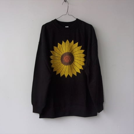 its inconspicuous presence Niche (ニッチ) EMB SWEAT - BIG SUN FLOWER  / F21-igac-06 /ニッチ　トレーナー