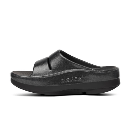 OOFOS (ウーフォス) OOmega OOahh Luxe - Black Sparkle ｰ ウーフォス ウーメガ ウーアー ラックス 厚底リカバリーサンダル