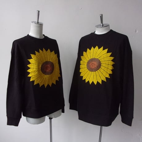 its inconspicuous presence Niche (ニッチ) EMB SWEAT - BIG SUN FLOWER  / F21-igac-06 /ニッチ　トレーナー