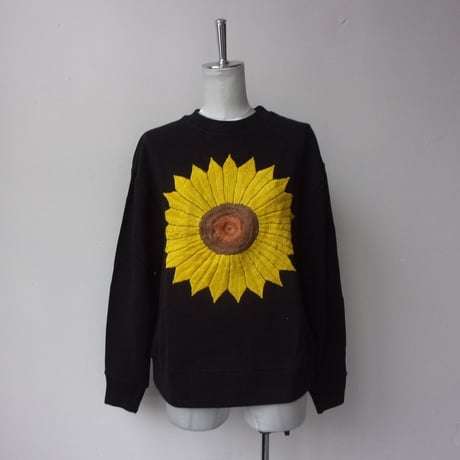 its inconspicuous presence Niche (ニッチ) EMB SWEAT - BIG SUN FLOWER  / F21-igac-06 /ニッチ　トレーナー
