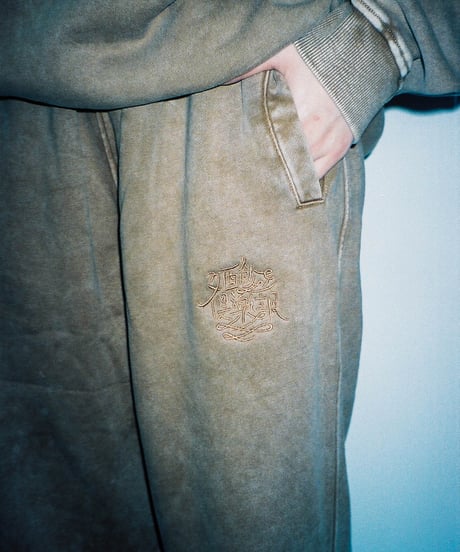 LOGO EMBROIDERED GARMENT DYED SWEAT PANTS