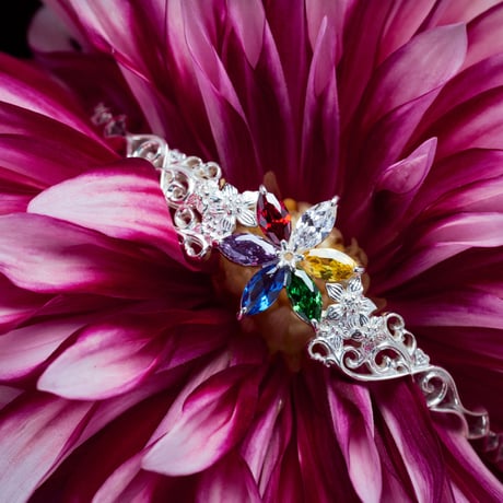 a vivid flower【White】