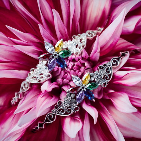 a vivid flower【White】