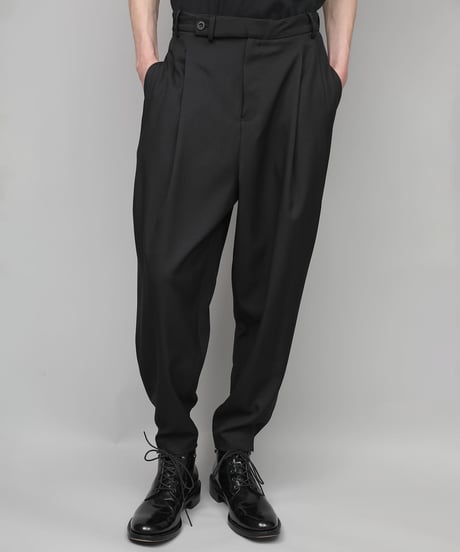 RECYCLE POLYESTER 2-TUCK TAPERED PANTS/BLACK