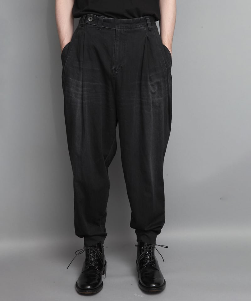 WASHED TWO-TUCK TAPERED DENIM | ato AOYAMA