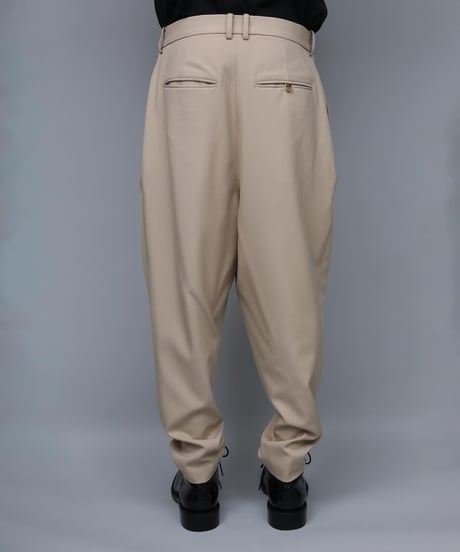 RECYCLE POLYESTER 2-TUCK TAPERED PANTS/BEIGE