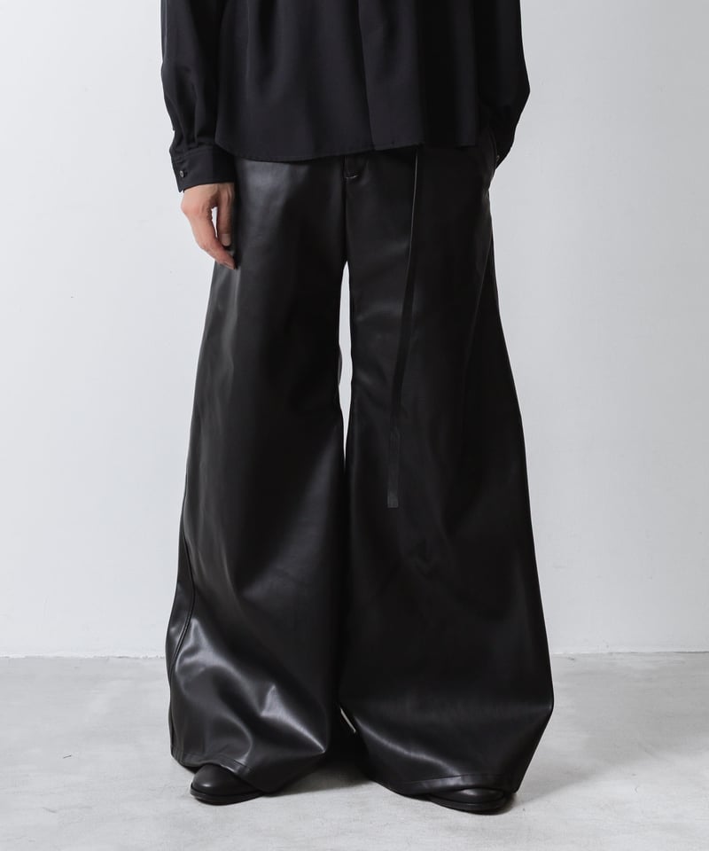 SYNTHETIC LEATHER WIDE FLAIR PANTS/BLACK | ato