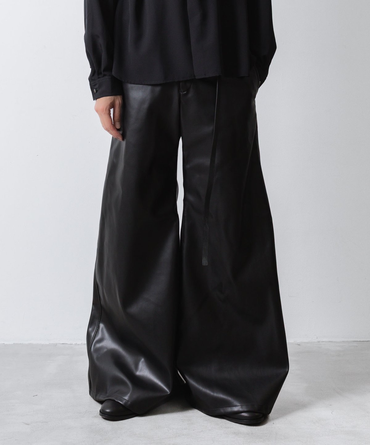 パンツ sullen archive wide flare slacks SYNTHETIC LEATHER WIDE FLAIR PANTS/BLACK | ato