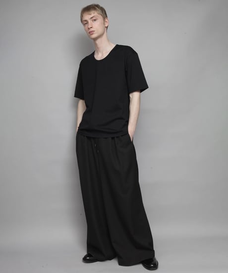COTTON U-NECK T/BLACK