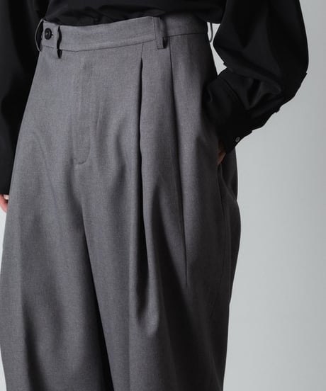 RECYCLE POLYESTER 2-TUCK TAPERED PANTS/GRAY