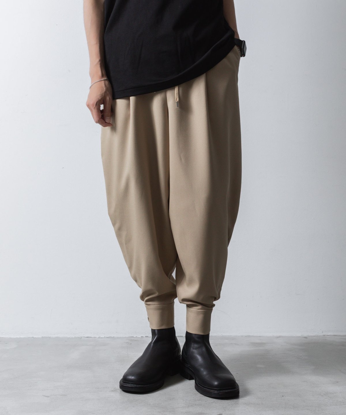 RECYCLE POLYESTER CUFFS PANTS/BEIGE | ato AOYAMA