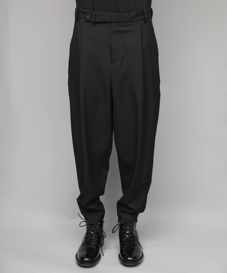 RECYCLE POLYESTER 2-TUCK TAPERED PANTS/BLACK