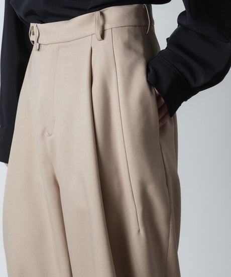 RECYCLE POLYESTER 2-TUCK TAPERED PANTS/BEIGE