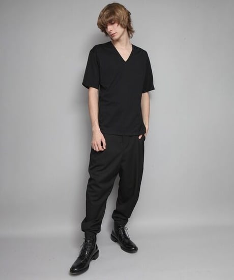 V-NECK T/BLACK
